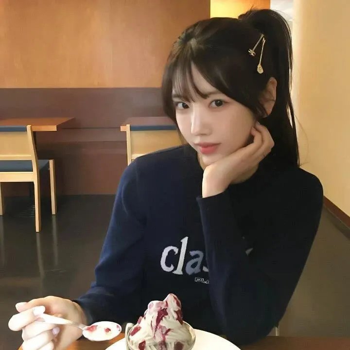 圣洁的艾曼妞